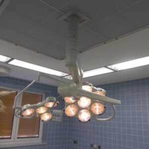 Lampe OP (montage plafond) de la société Heraeus, type : Hanaulux 2004/2007